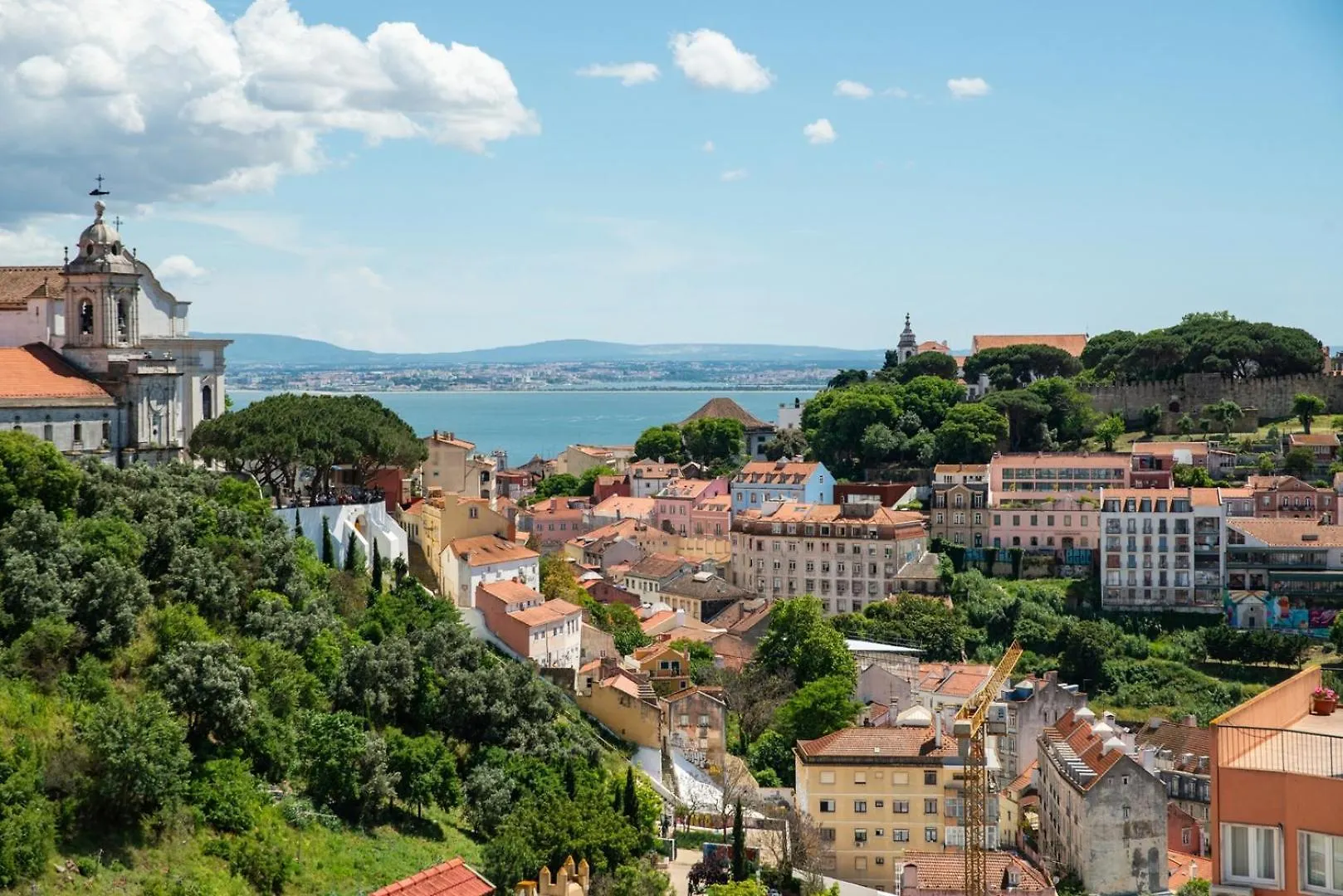Appartement Gorgeous Rooftop 2-Bed Apt With Beautiful View Lissabon