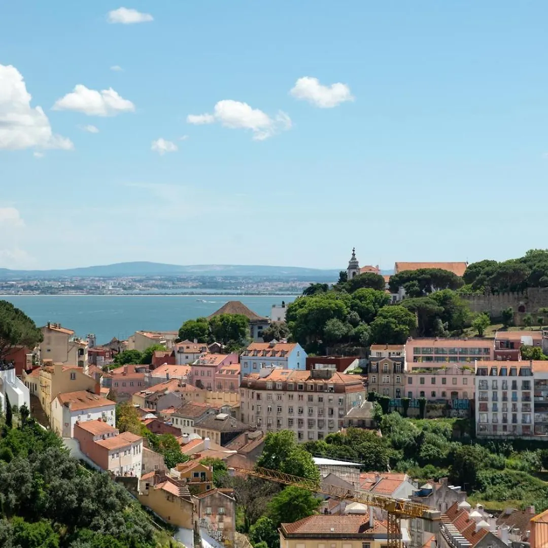 Apartment Gorgeous Rooftop 2-Bed Apt With Beautiful View Lissabon