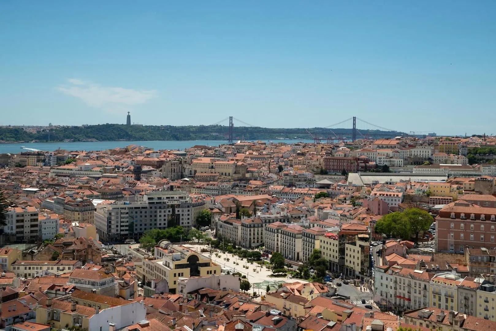 Gorgeous Rooftop 2-Bed Apt With Beautiful View Lissabon